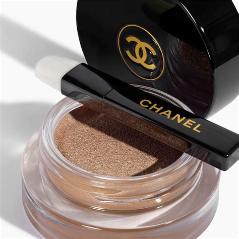 chanel cream eyeshadow stick.